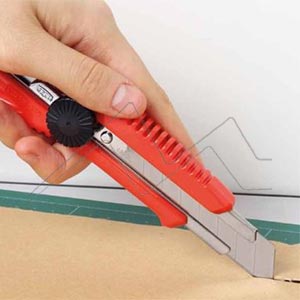 NT CUTTER MULTI SURFACE L-550P CUTTER WITH 18 MM BLADE
