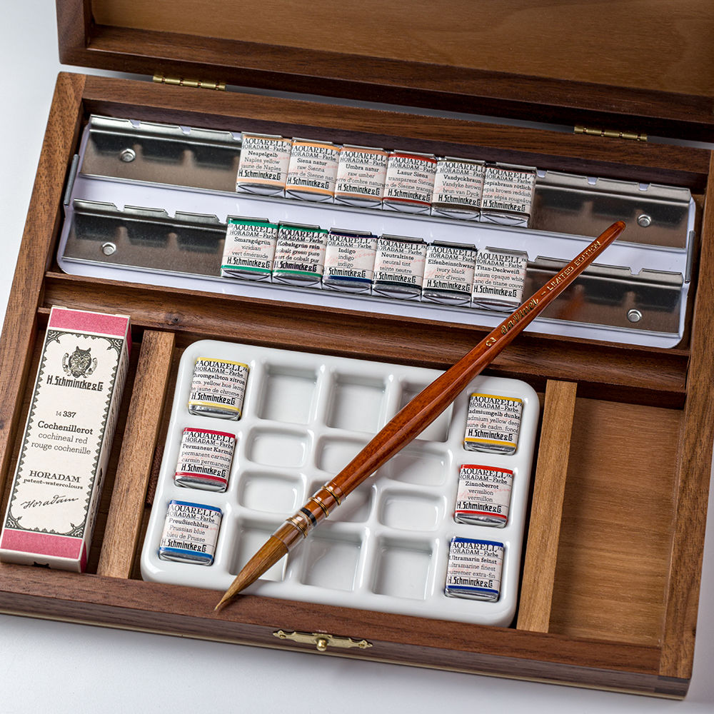 SCHMINCKE HORADAM RETRO WATERCOLOURS LIMITED EDITION - WOODEN BOX SET OF 18 HALF PANS + TUBE COCHINEAL RED + ACCESSORIES